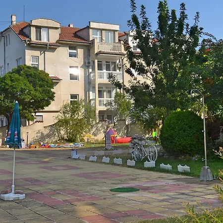 Semiramida Garden Eh ساني بيتش