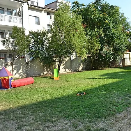 Semiramida Garden Eh ساني بيتش