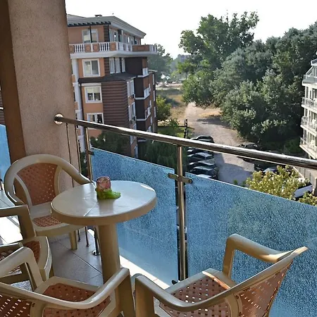 Semiramida Garden Eh * ساني بيتش